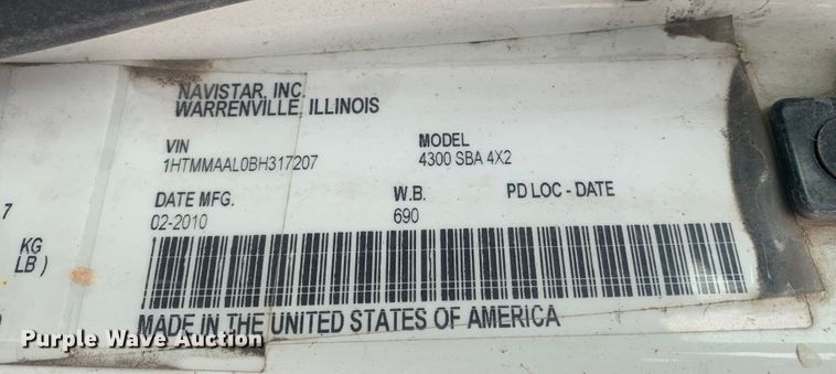 image for item LI9156 2011 International DuraStar 4300  truck cab and chassis