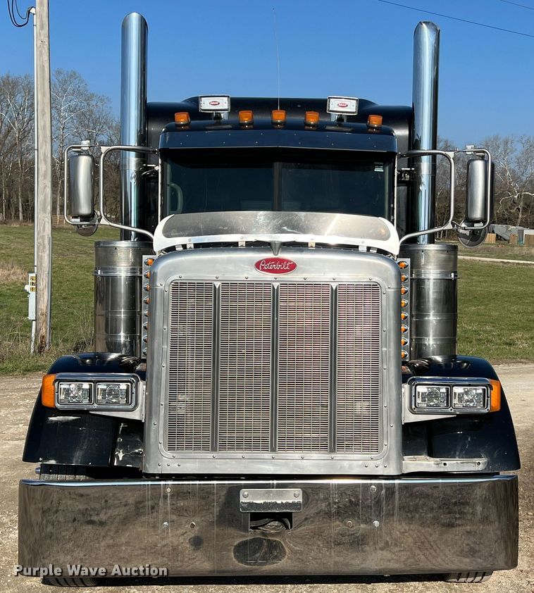 image for item LI9546 2006 Peterbilt 379  semi truck