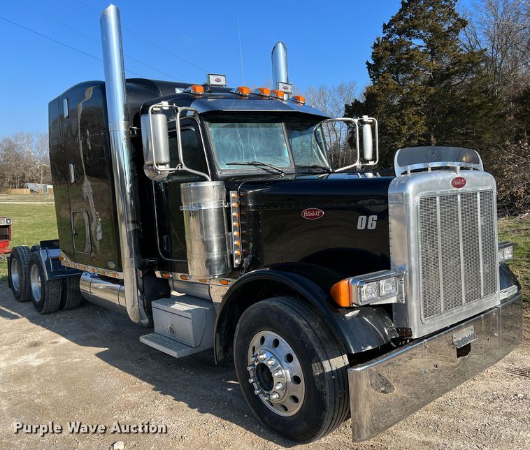 image for item LI9546 2006 Peterbilt 379  semi truck