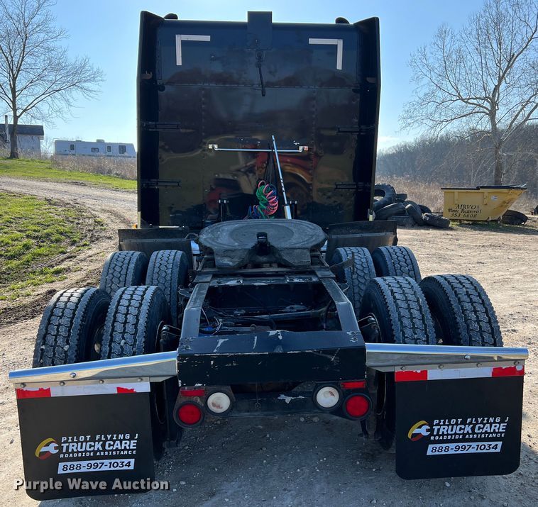 image for item LI9546 2006 Peterbilt 379  semi truck