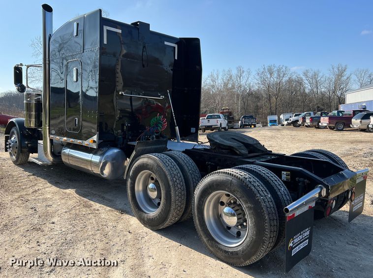 image for item LI9546 2006 Peterbilt 379  semi truck