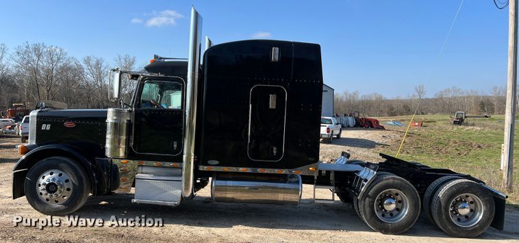 image for item LI9546 2006 Peterbilt 379  semi truck