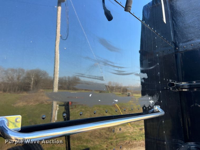 image for item LI9546 2006 Peterbilt 379  semi truck