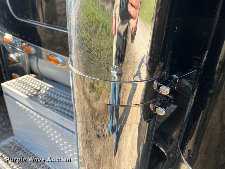 image for item LI9546 2006 Peterbilt 379  semi truck