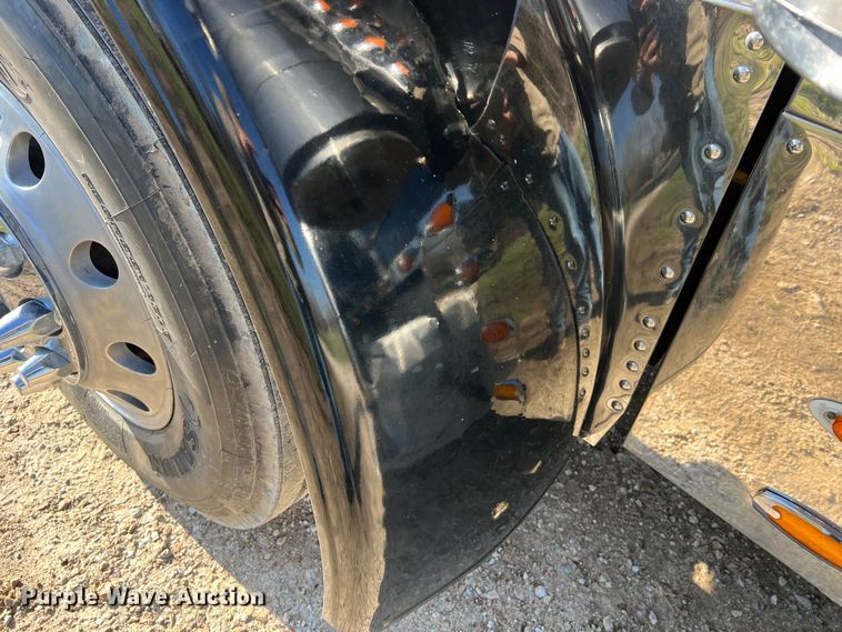 image for item LI9546 2006 Peterbilt 379  semi truck