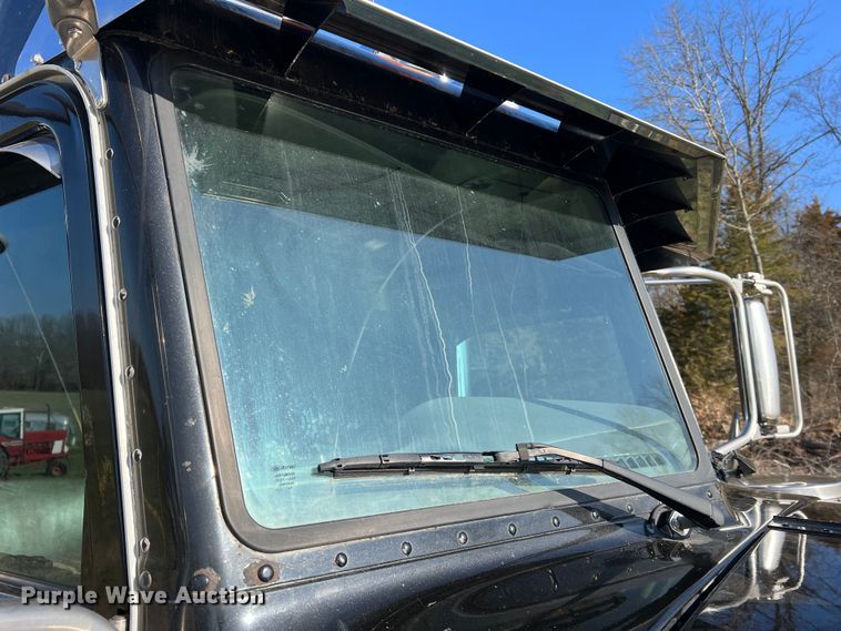 image for item LI9546 2006 Peterbilt 379  semi truck