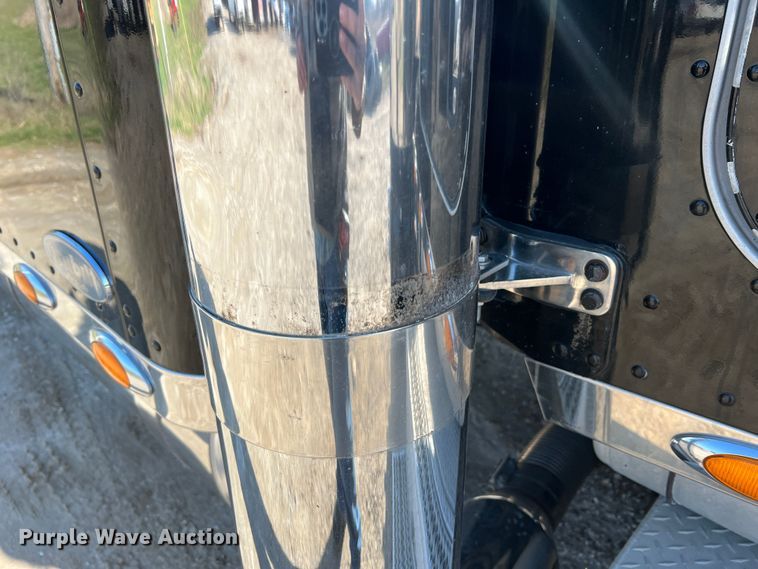 image for item LI9546 2006 Peterbilt 379  semi truck