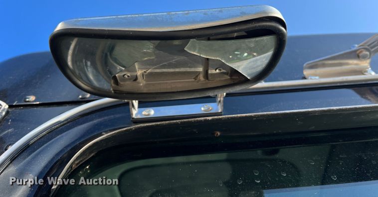 image for item LI9546 2006 Peterbilt 379  semi truck