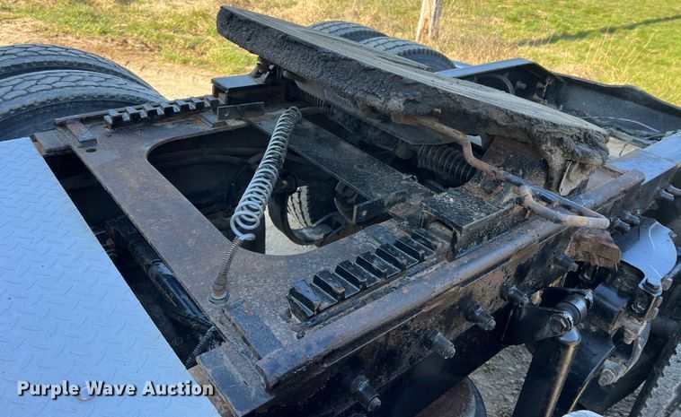 image for item LI9546 2006 Peterbilt 379  semi truck