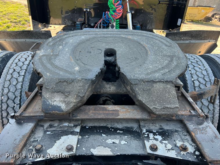 image for item LI9546 2006 Peterbilt 379  semi truck