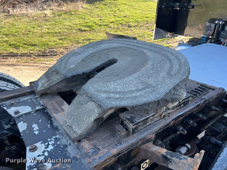 image for item LI9546 2006 Peterbilt 379  semi truck