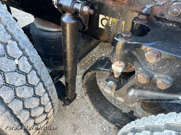 image for item LI9546 2006 Peterbilt 379  semi truck