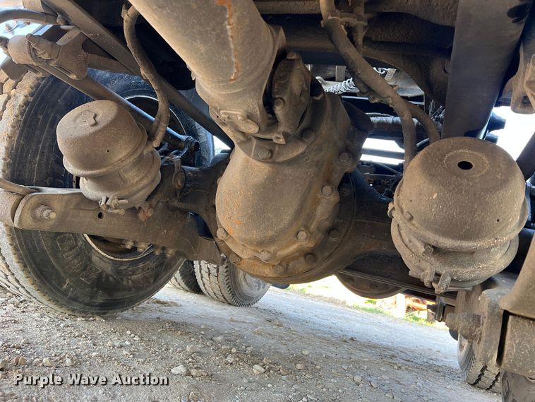 image for item LI9546 2006 Peterbilt 379  semi truck