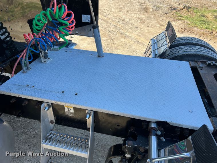 image for item LI9546 2006 Peterbilt 379  semi truck