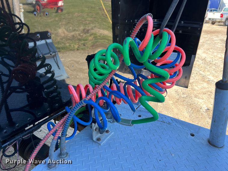 image for item LI9546 2006 Peterbilt 379  semi truck