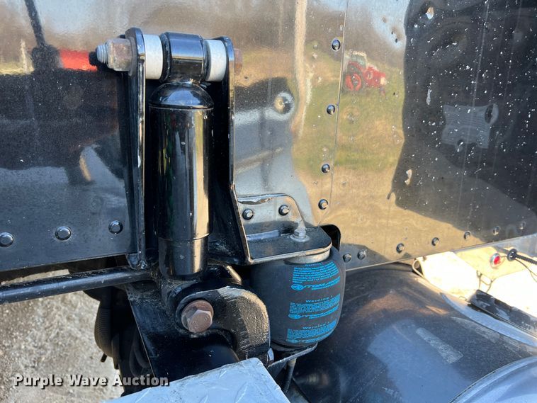 image for item LI9546 2006 Peterbilt 379  semi truck