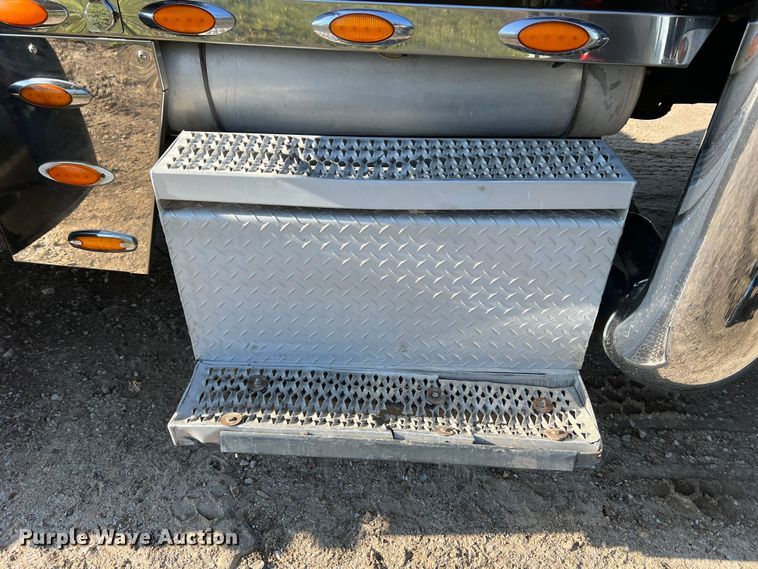 image for item LI9546 2006 Peterbilt 379  semi truck