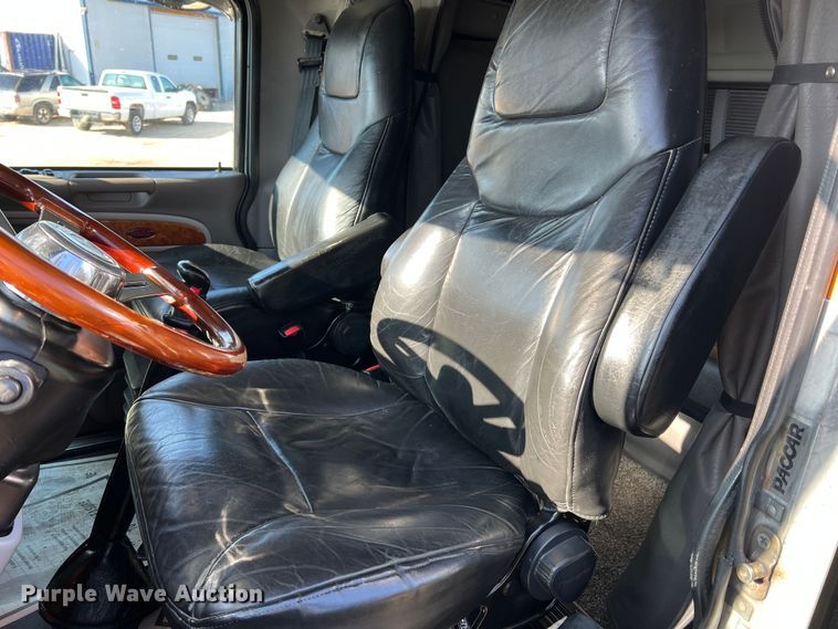 image for item LI9546 2006 Peterbilt 379  semi truck