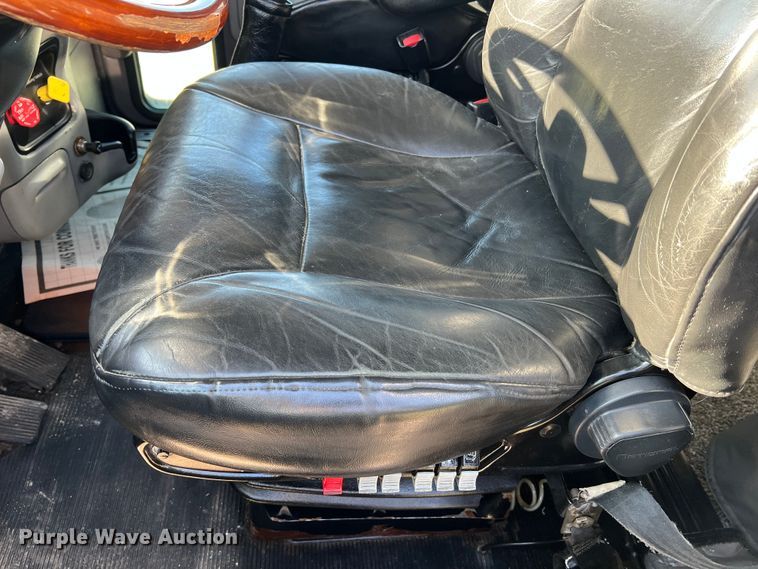 image for item LI9546 2006 Peterbilt 379  semi truck