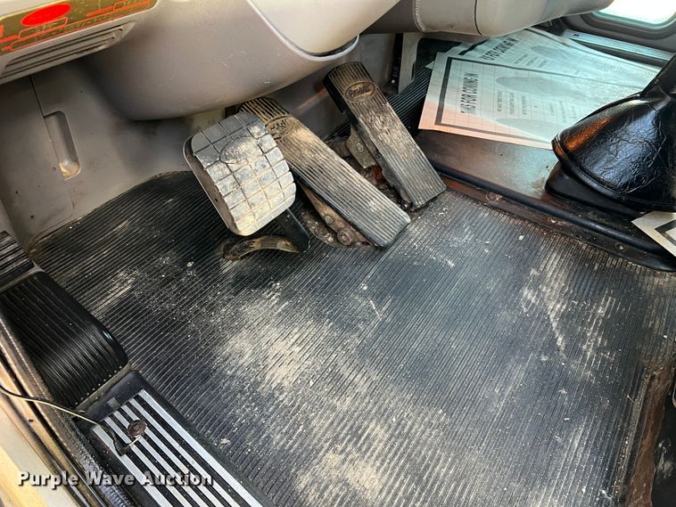 image for item LI9546 2006 Peterbilt 379  semi truck