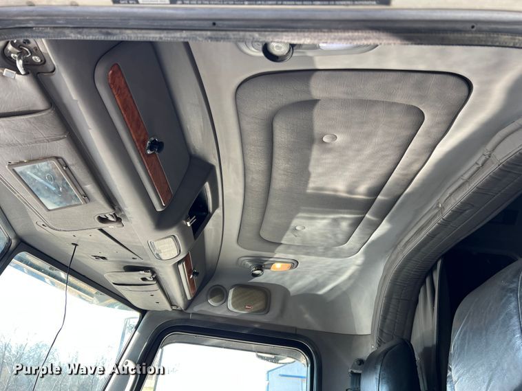 image for item LI9546 2006 Peterbilt 379  semi truck