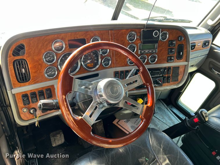 image for item LI9546 2006 Peterbilt 379  semi truck