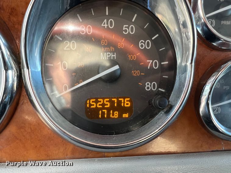 image for item LI9546 2006 Peterbilt 379  semi truck