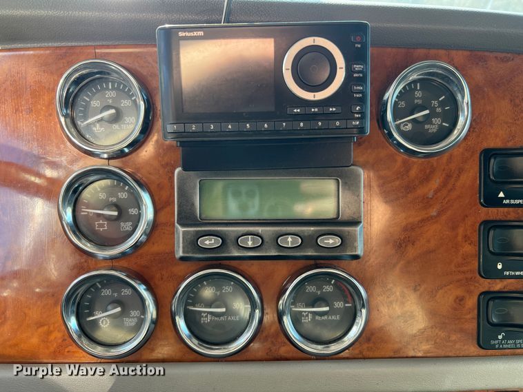 image for item LI9546 2006 Peterbilt 379  semi truck