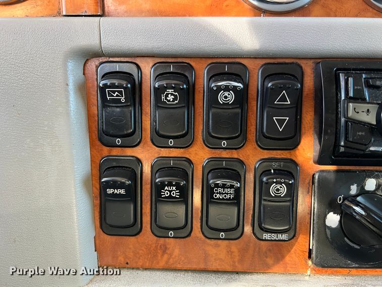 image for item LI9546 2006 Peterbilt 379  semi truck