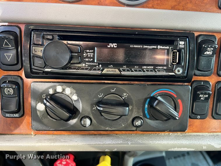 image for item LI9546 2006 Peterbilt 379  semi truck