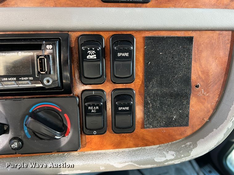 image for item LI9546 2006 Peterbilt 379  semi truck