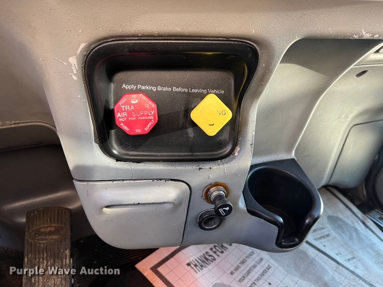 image for item LI9546 2006 Peterbilt 379  semi truck