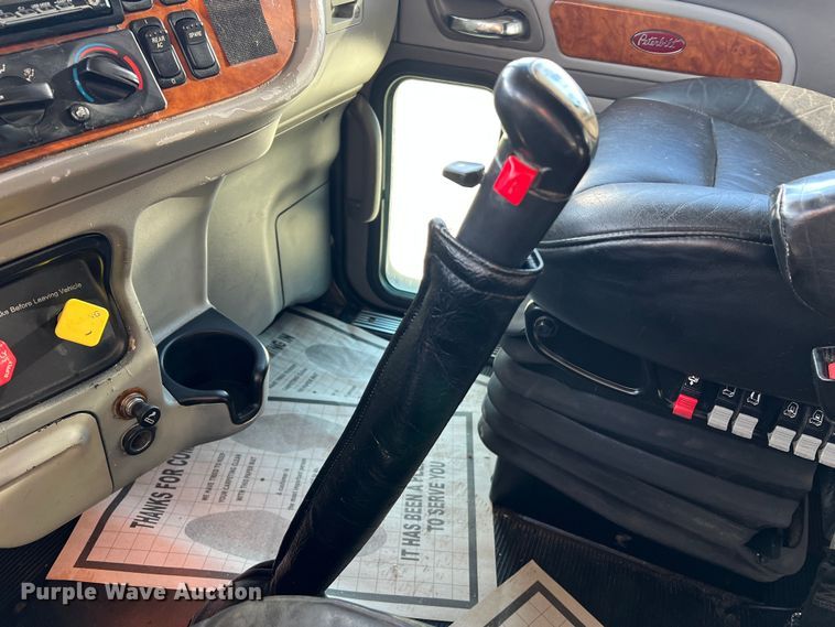 image for item LI9546 2006 Peterbilt 379  semi truck