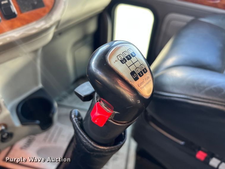 image for item LI9546 2006 Peterbilt 379  semi truck