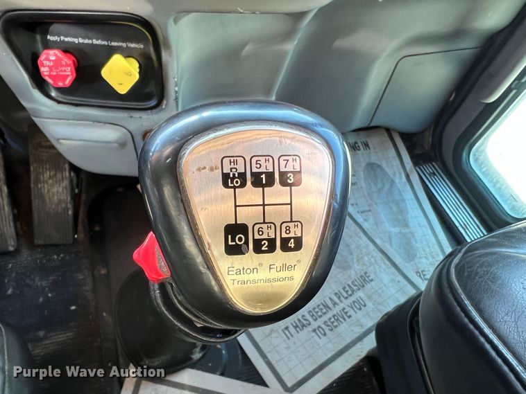 image for item LI9546 2006 Peterbilt 379  semi truck