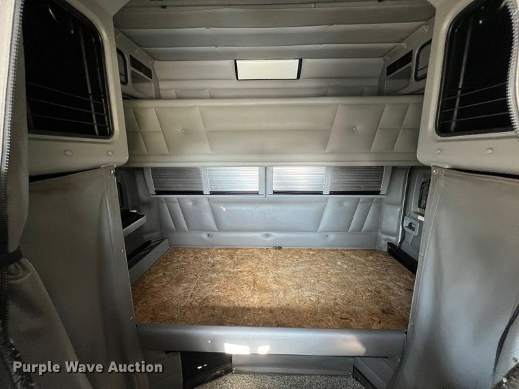 image for item LI9546 2006 Peterbilt 379  semi truck