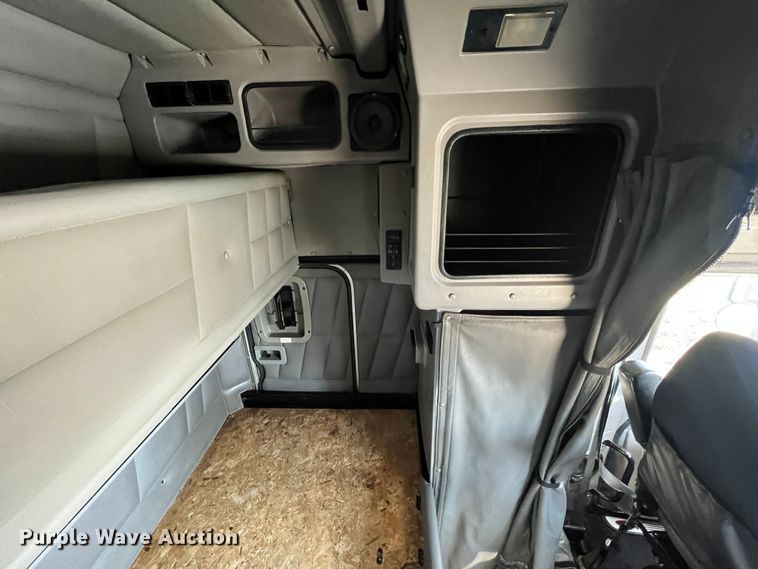 image for item LI9546 2006 Peterbilt 379  semi truck