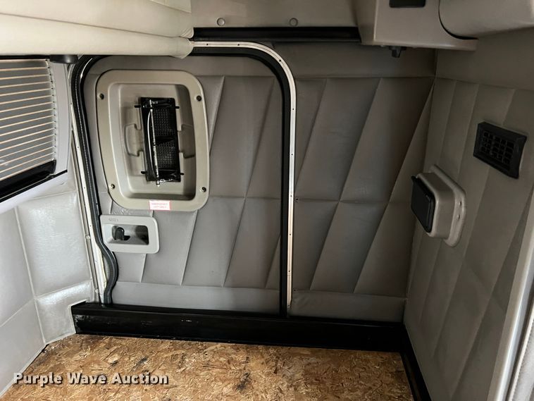 image for item LI9546 2006 Peterbilt 379  semi truck