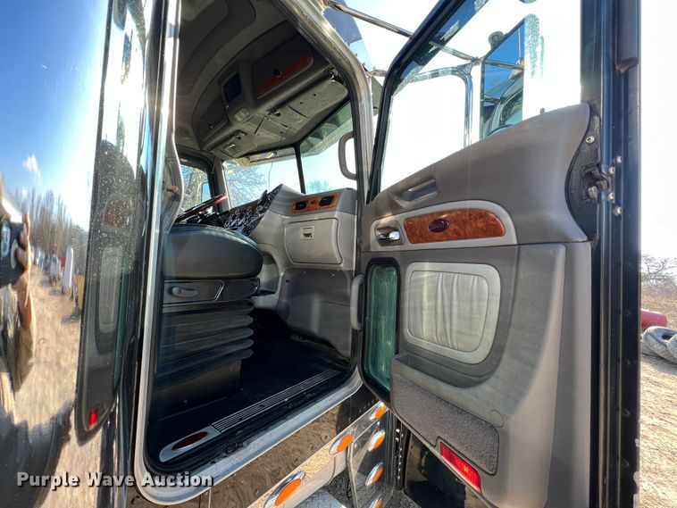 image for item LI9546 2006 Peterbilt 379  semi truck