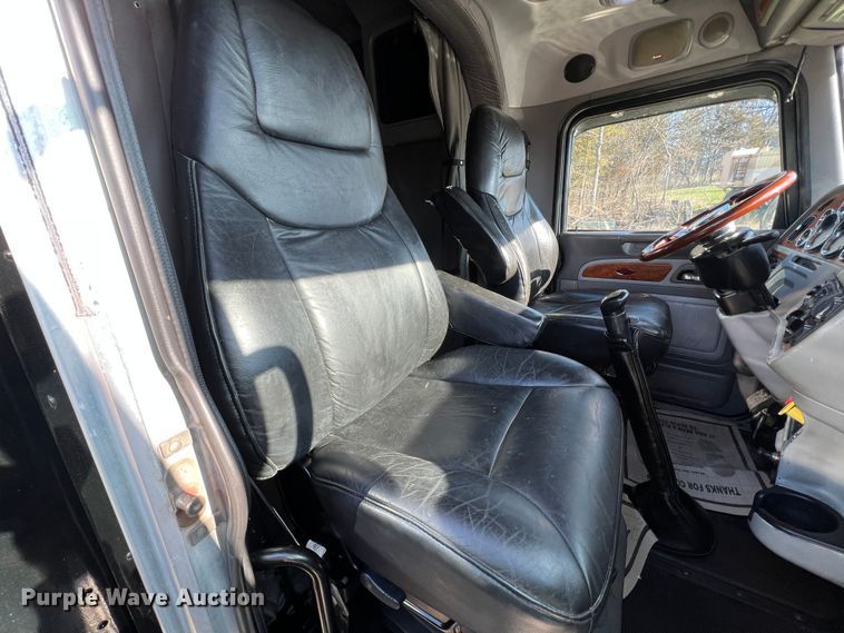 image for item LI9546 2006 Peterbilt 379  semi truck