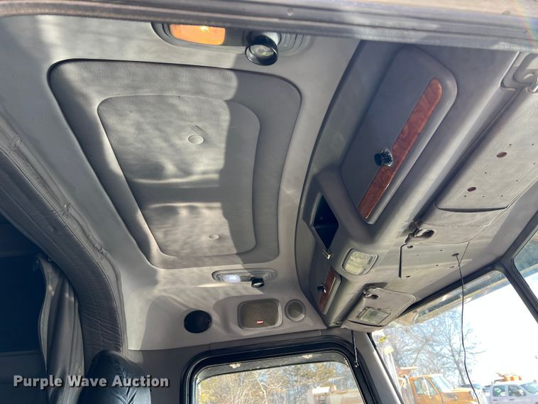 image for item LI9546 2006 Peterbilt 379  semi truck