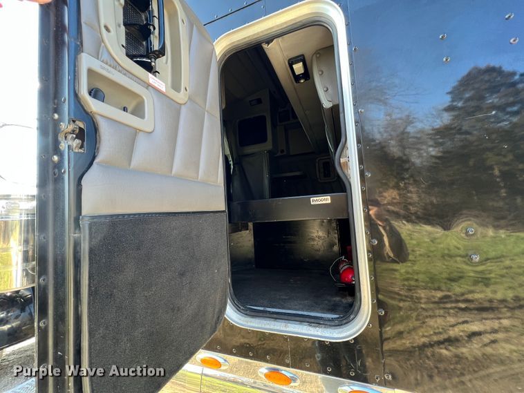 image for item LI9546 2006 Peterbilt 379  semi truck