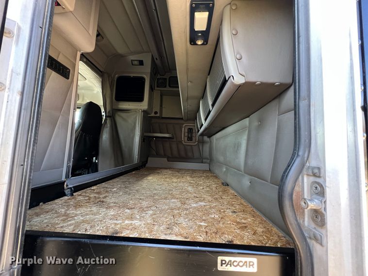 image for item LI9546 2006 Peterbilt 379  semi truck