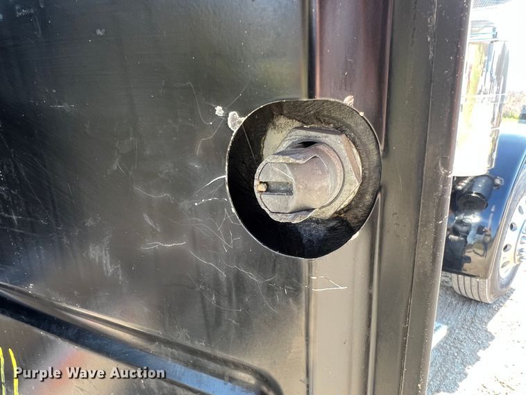 image for item LI9546 2006 Peterbilt 379  semi truck