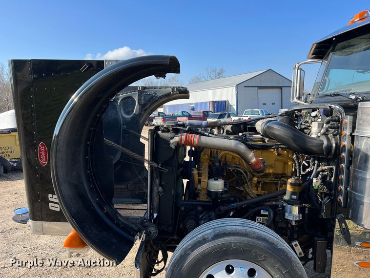image for item LI9546 2006 Peterbilt 379  semi truck