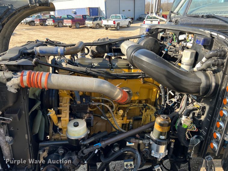 image for item LI9546 2006 Peterbilt 379  semi truck