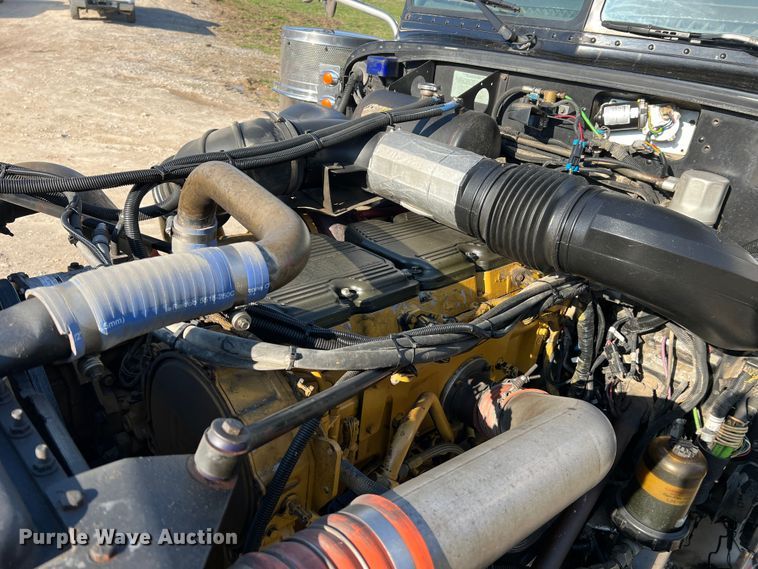 image for item LI9546 2006 Peterbilt 379  semi truck