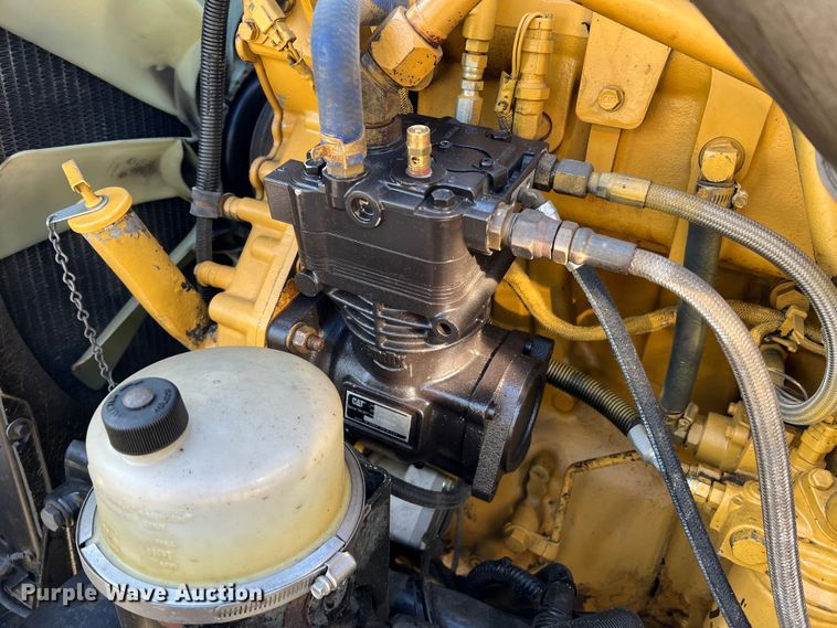 image for item LI9546 2006 Peterbilt 379  semi truck