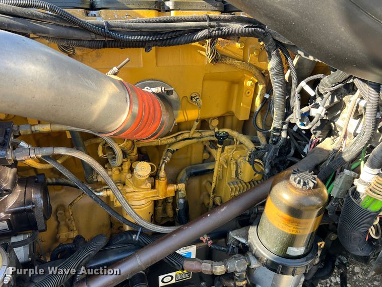 image for item LI9546 2006 Peterbilt 379  semi truck