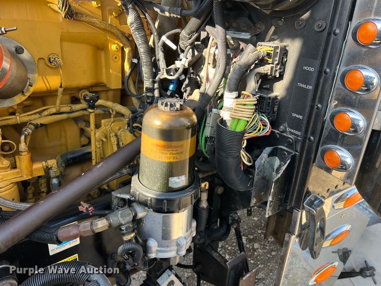 image for item LI9546 2006 Peterbilt 379  semi truck